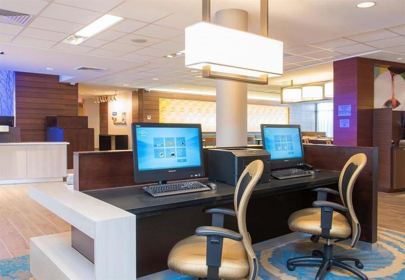 Hotel Fairfield & By Marriott Westshore/airport