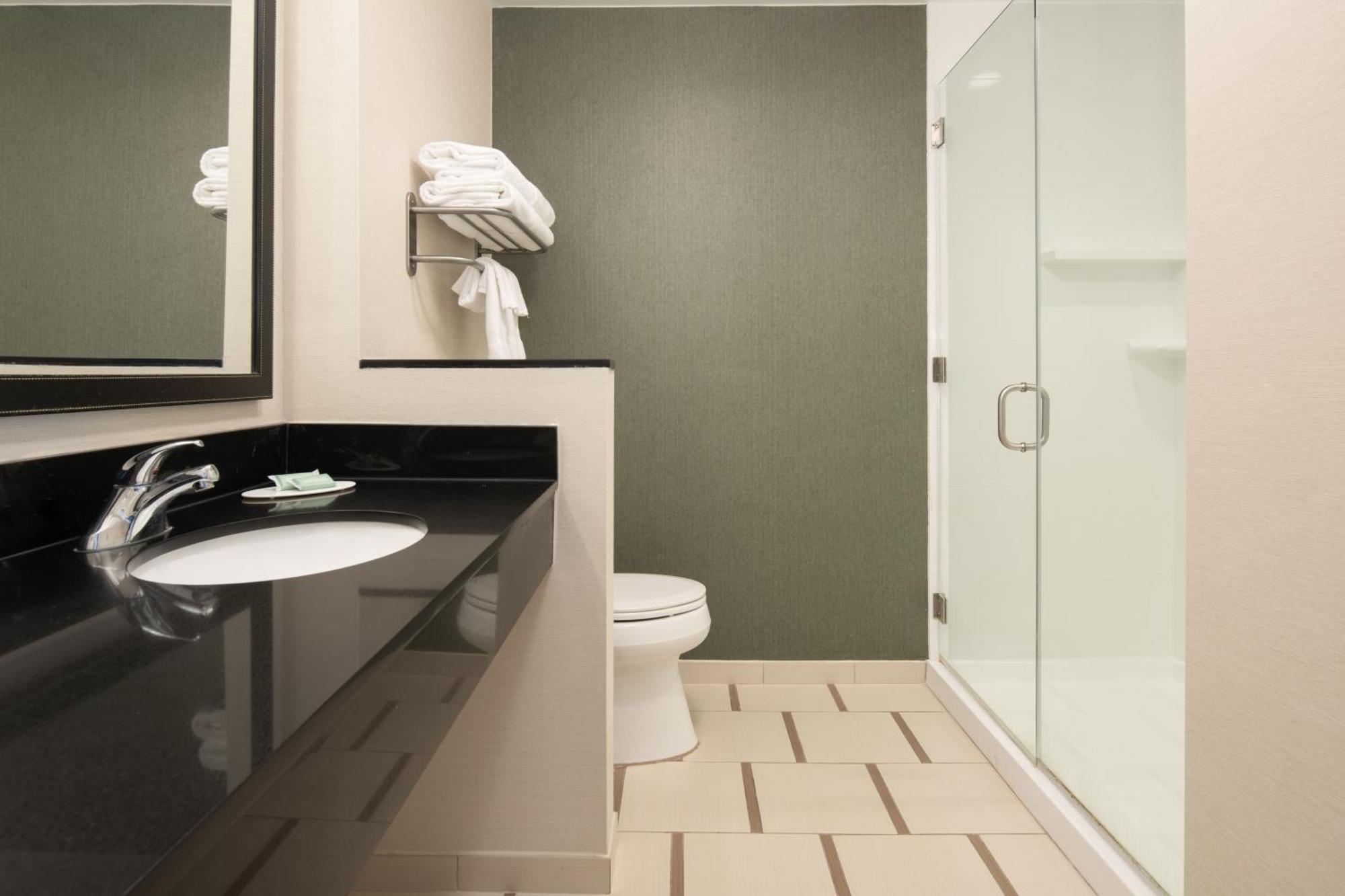 Fairfield & By Marriott Westshore/airport 3*