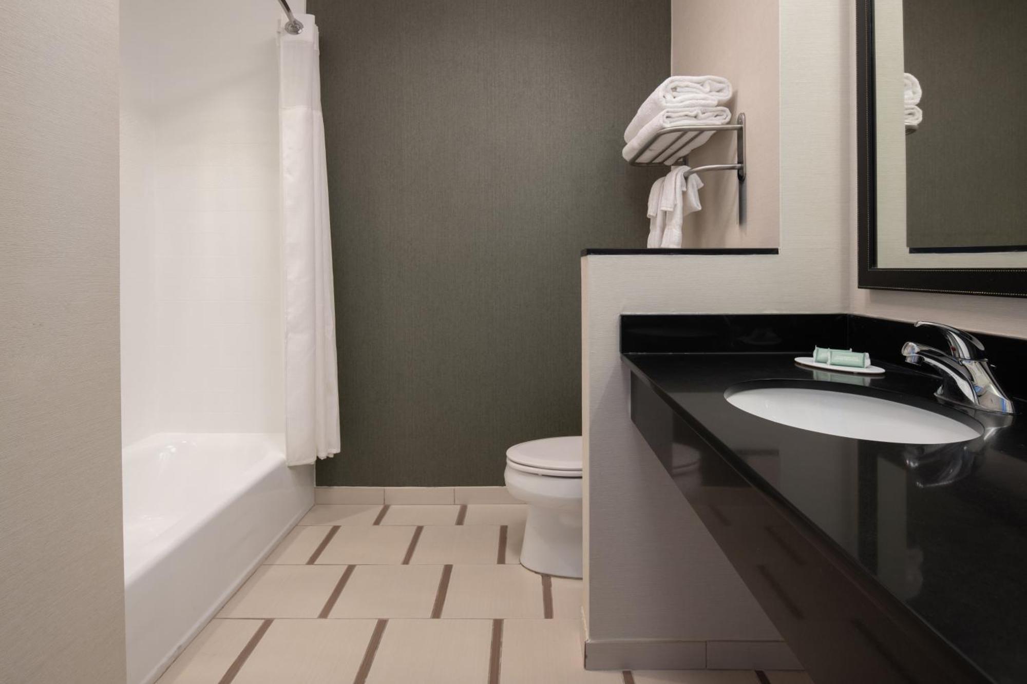 Fairfield & By Marriott Westshore/airport