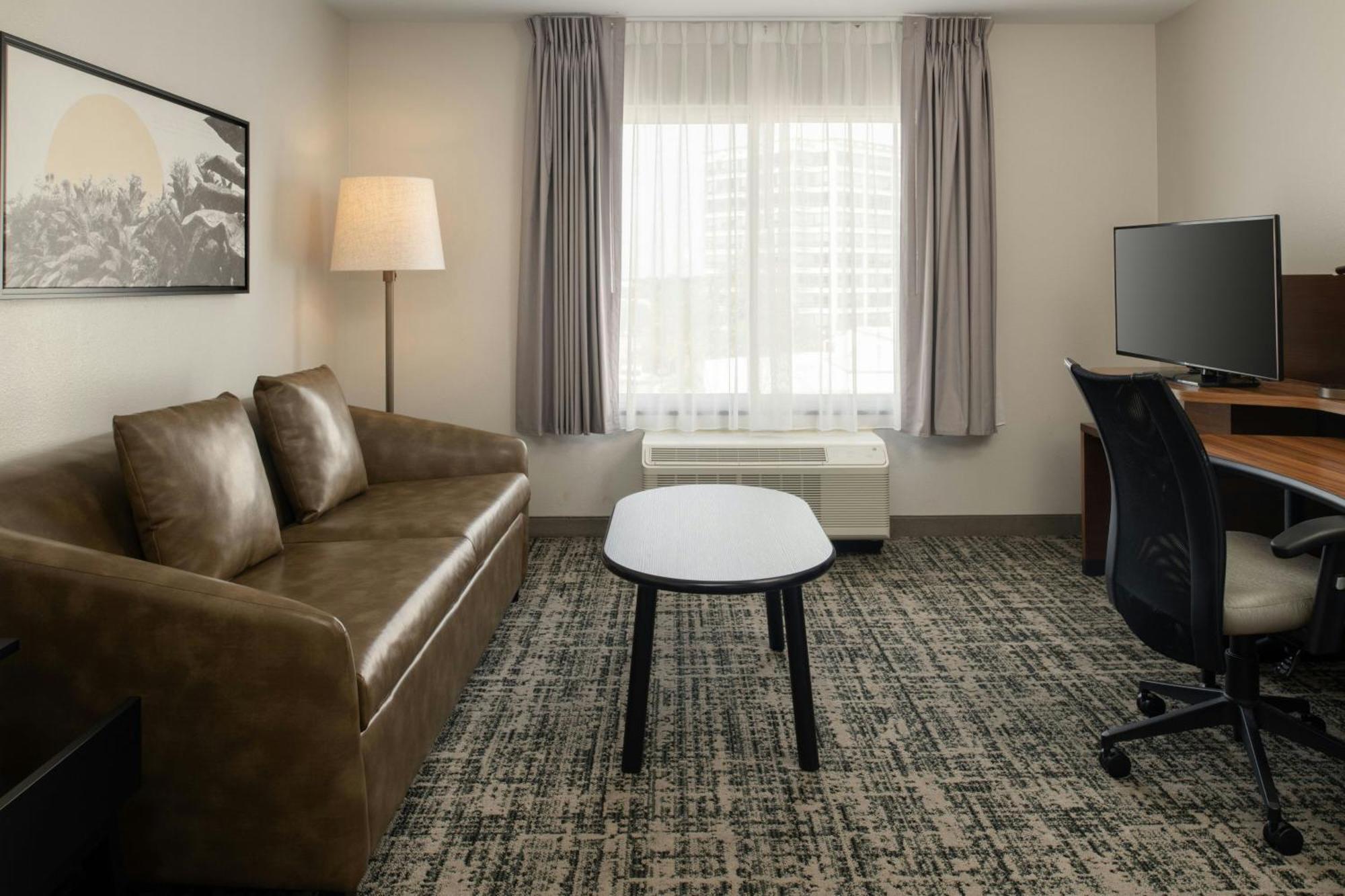 Fairfield & By Marriott Westshore/airport 3*
