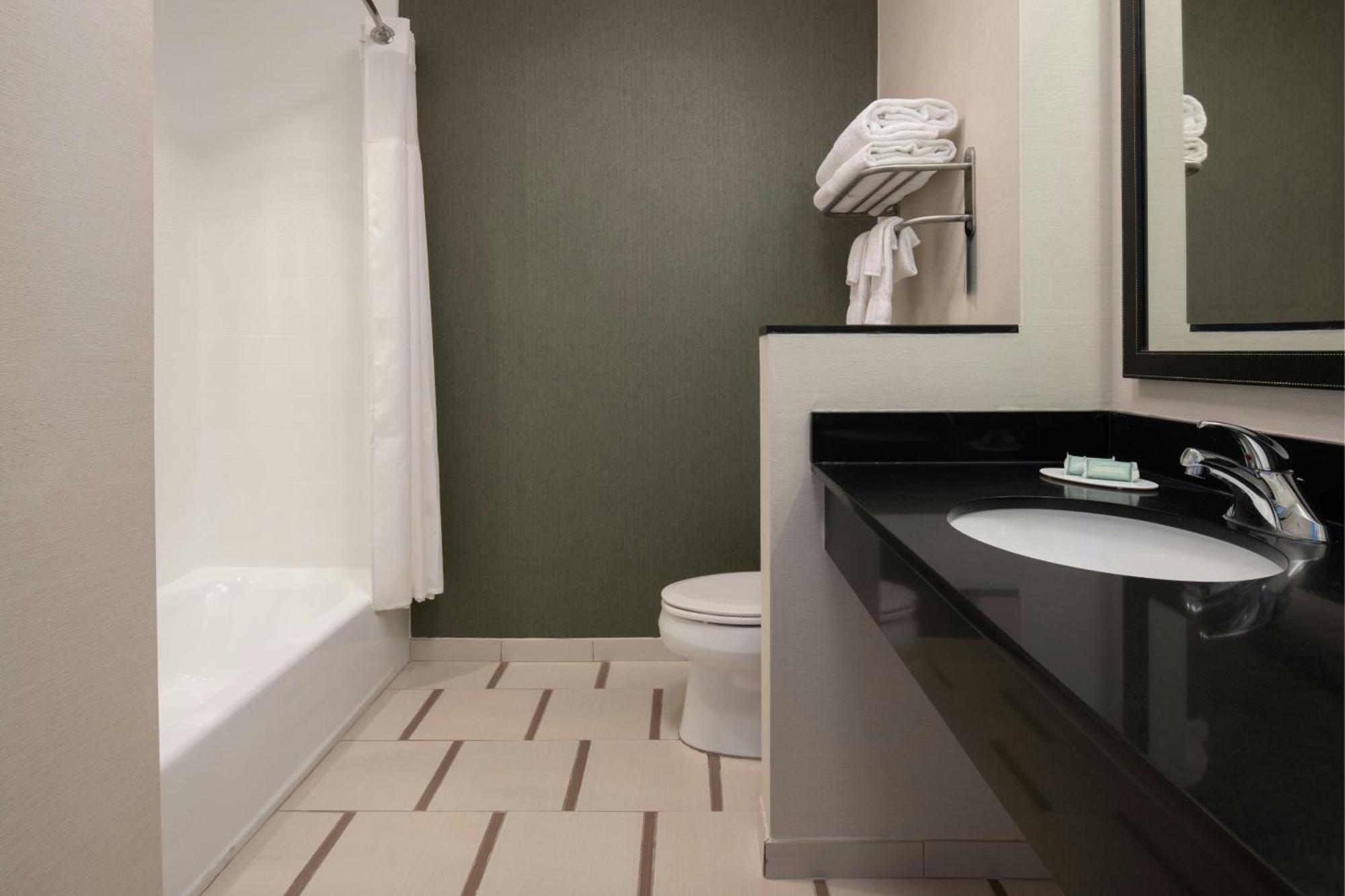 Fairfield & By Marriott Westshore/airport