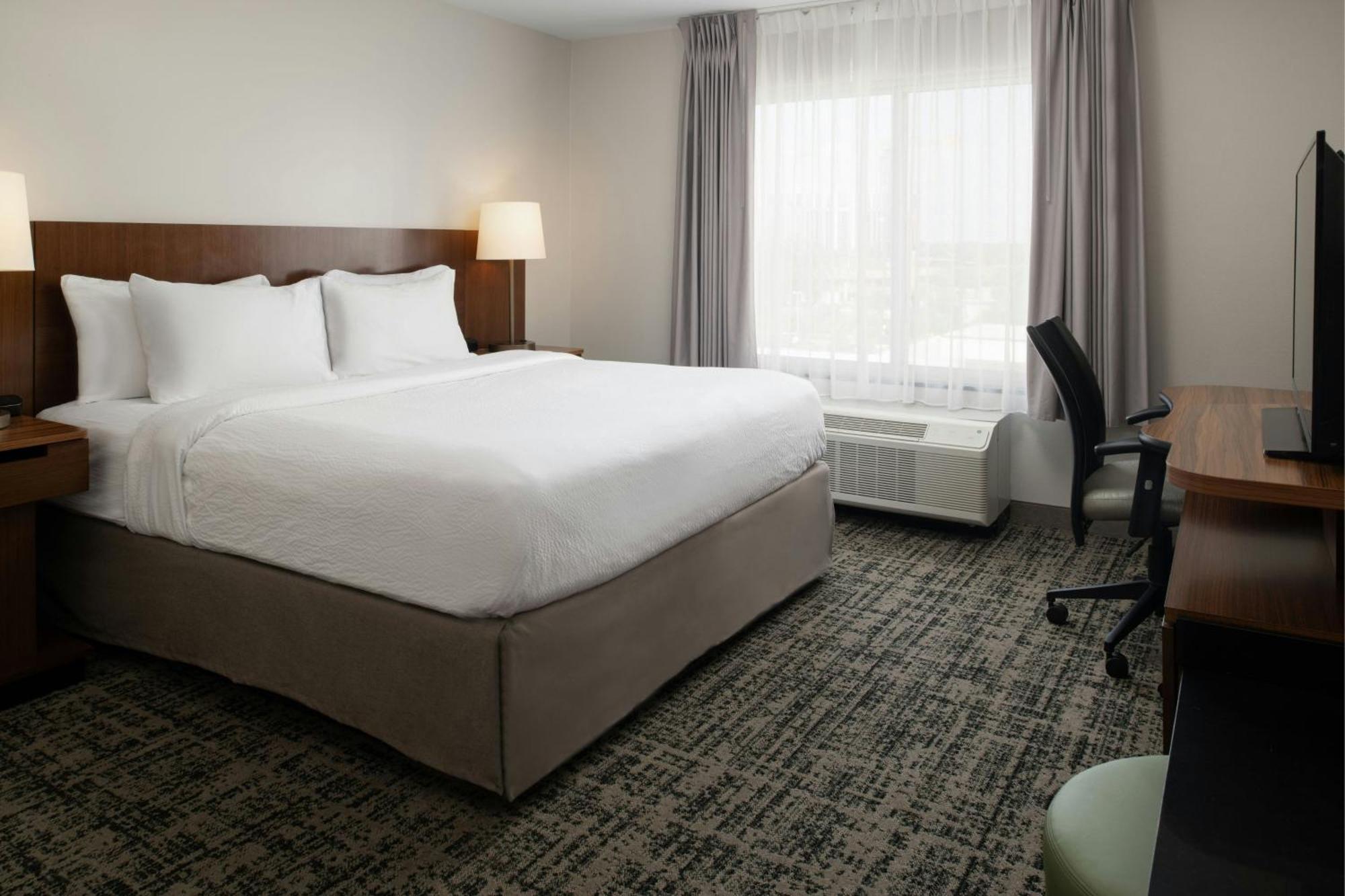 Fairfield & By Marriott Westshore/airport