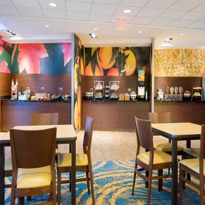 Hotel Fairfield & By Marriott Westshore/airport